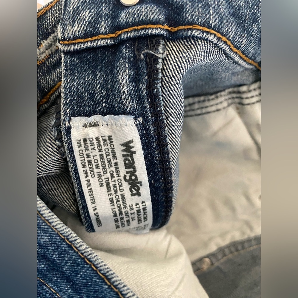 Wrangler 38x34 regular fit men's wranglers - Picture 2 of 3